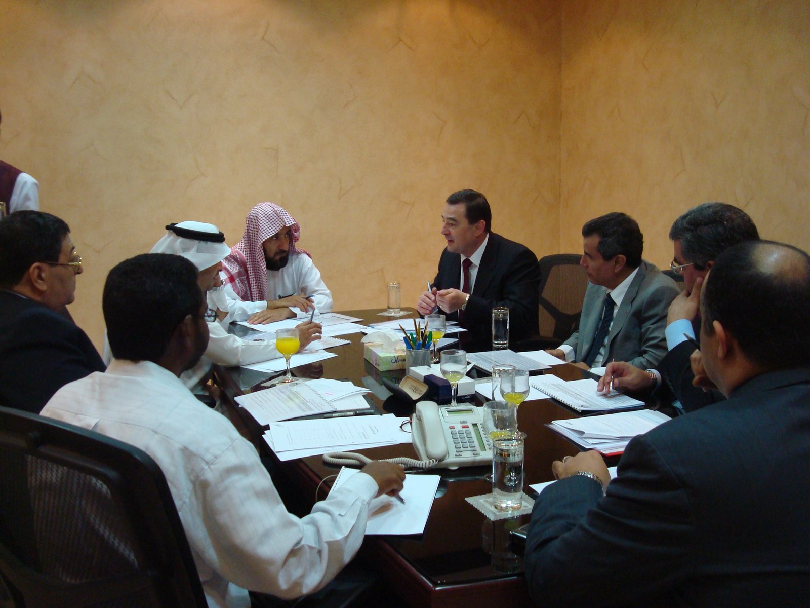 اجتماع إدارة أوقاف محمد الراجحي مع المدير الأقليمي لشركة فنادق موفنبيك